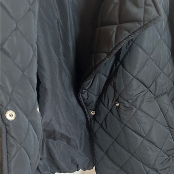 Quilted Black Women's Puffer Jacket - Picture 3 of 7